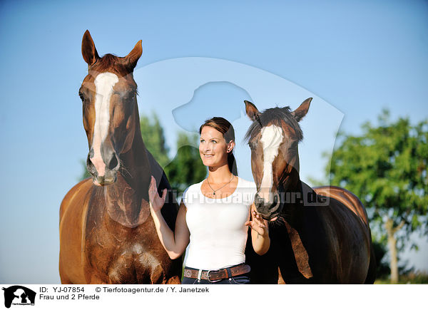Frau und 2 Pferde / YJ-07854