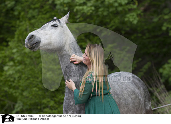 Frau und Hispano-Araber / woman and half-blood / NN-05660