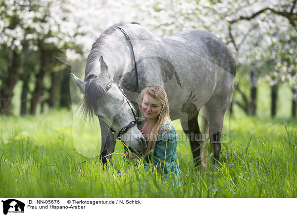 Frau und Hispano-Araber / NN-05676