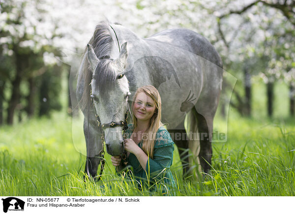 Frau und Hispano-Araber / NN-05677