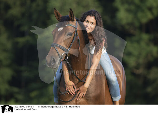 Holsteiner mit Frau / Holstein Horse with woman / EHO-01431