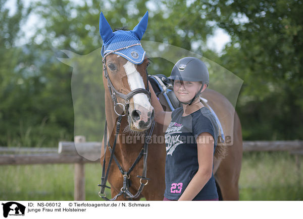 junge Frau mit Holsteiner / young woman with Holstein Horse / NS-06012