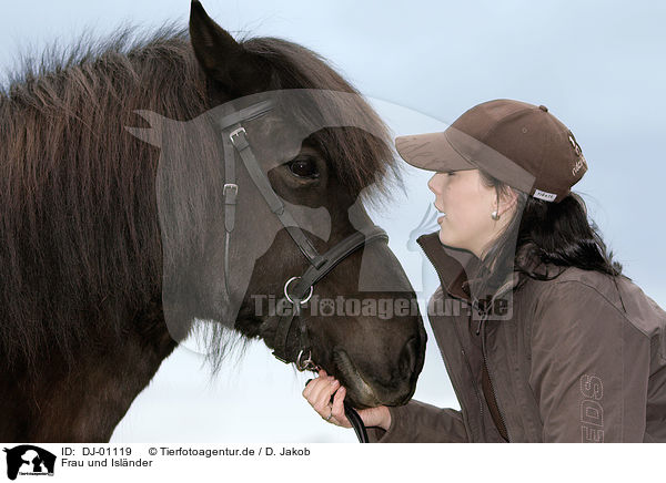 Frau und Islnder / woman and Icelandic horse / DJ-01119