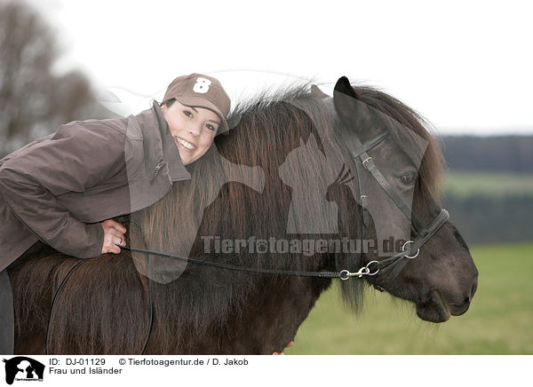 Frau und Islnder / woman and Icelandic horse / DJ-01129