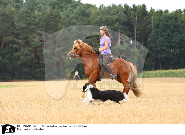 Frau reitet Islnder / CR-01576