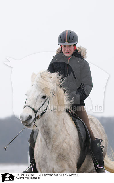 Ausritt mit Islnder / riding an Icelandic horse / AP-07269