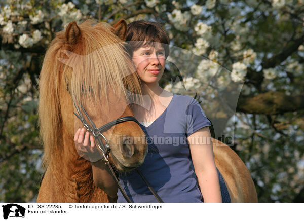Frau mit Islnder / woman with Icelandic horse / SS-22285
