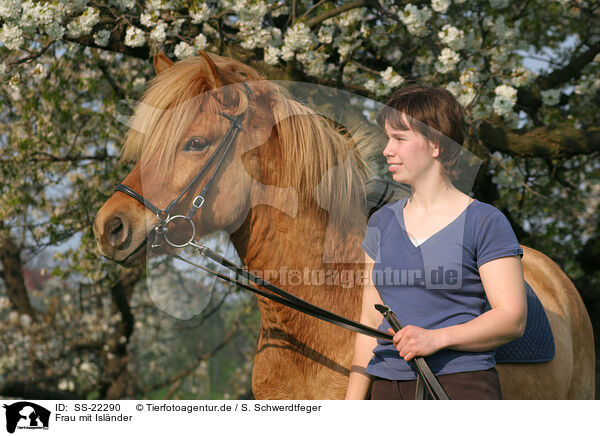 Frau mit Islnder / woman with Icelandic horse / SS-22290