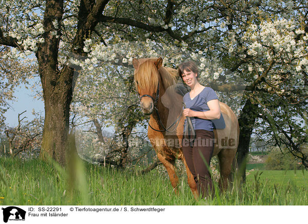 Frau mit Islnder / woman with Icelandic horse / SS-22291