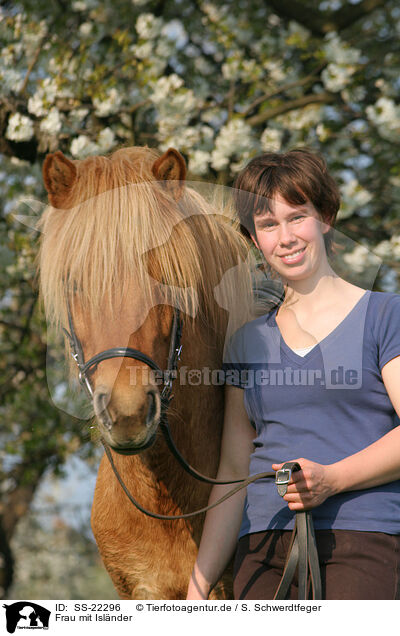 Frau mit Islnder / woman with Icelandic horse / SS-22296