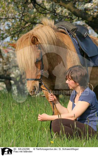 Frau mit Islnder / woman with Icelandic horse / SS-22298