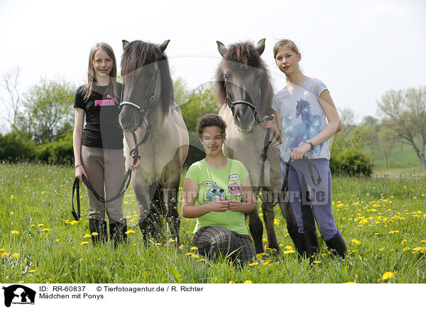 Mdchen mit Ponys / girls with ponies / RR-60837