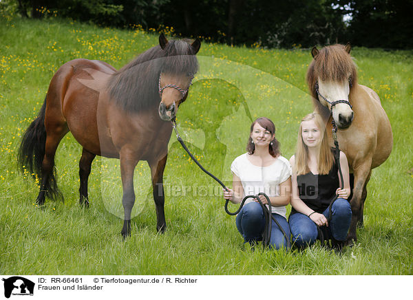 Frauen und Islnder / women and Icelandic horses / RR-66461