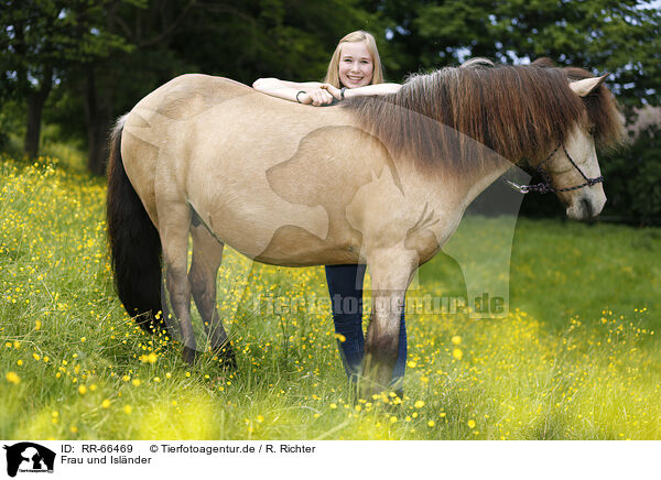 Frau und Islnder / woman and Icelandic horse / RR-66469