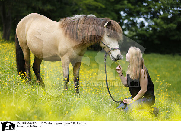 Frau und Islnder / woman and Icelandic horse / RR-66479