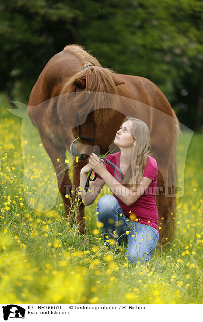 Frau und Islnder / woman and Icelandic horse / RR-66670