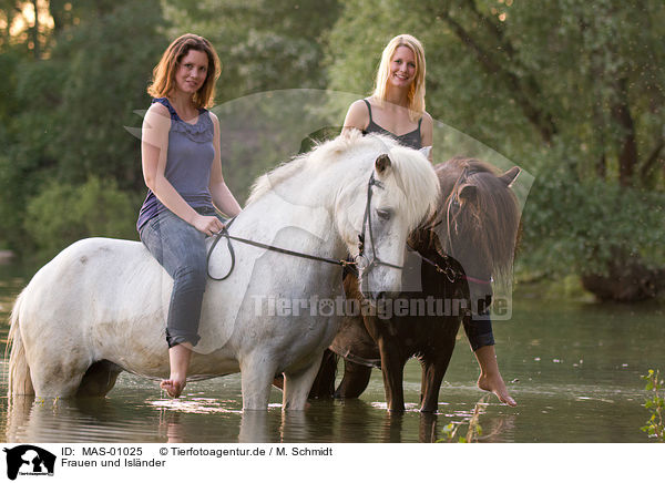 Frauen und Islnder / women and Icelandic horses / MAS-01025