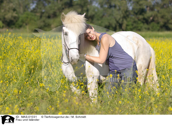Frau und Islnder / woman and Icelandic horse / MAS-01031