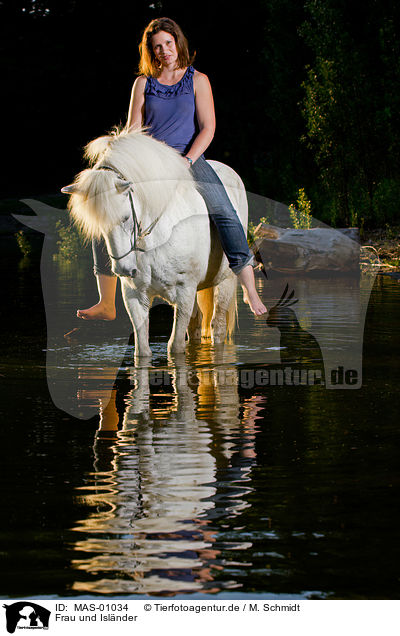 Frau und Islnder / woman and Icelandic horse / MAS-01034