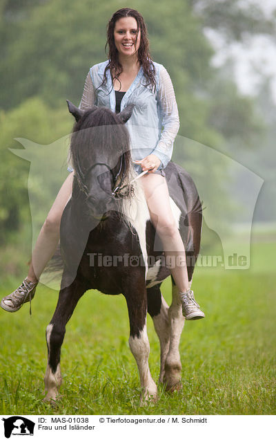 Frau und Islnder / woman and Icelandic horse / MAS-01038