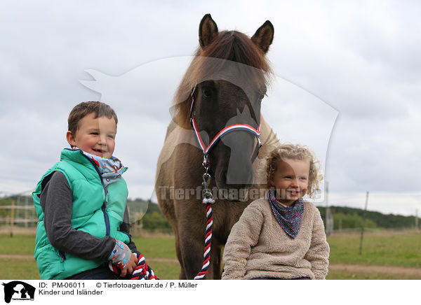 Kinder und Islnder / children and Icelandic horse / PM-06011
