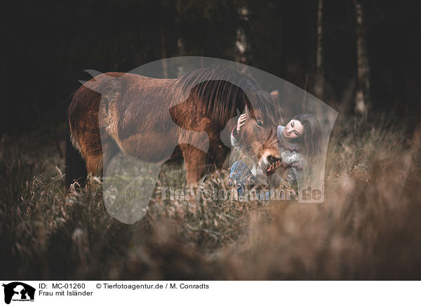 Frau mit Islnder / woman with Icelandic Horse / MC-01260