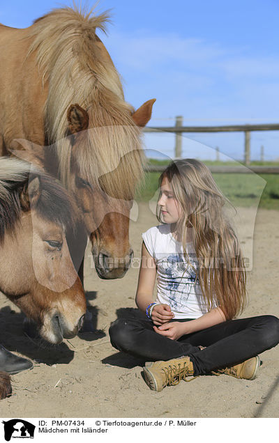 Mdchen mit Islnder / girl with Icelandic Horse / PM-07434