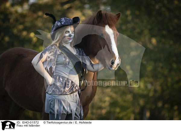Frau mit Islnder / woman with Icelandic Horse / EHO-01572