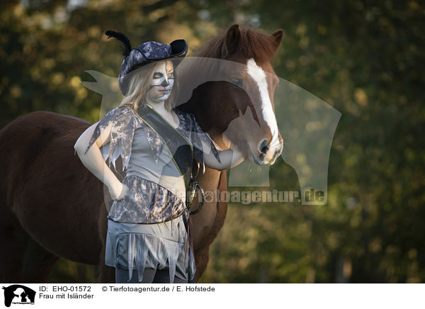 Frau mit Islnder / woman with Icelandic Horse / EHO-01572