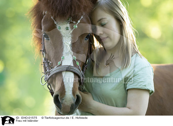 Frau mit Islnder / woman with Icelandic Horse / EHO-01575