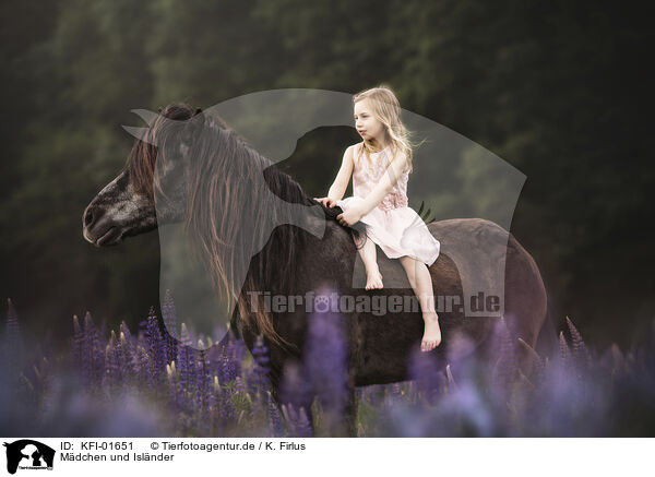Mdchen und Islnder / girl and Icelandic horse / KFI-01651