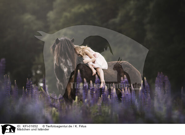 Mdchen und Islnder / girl and Icelandic horse / KFI-01652