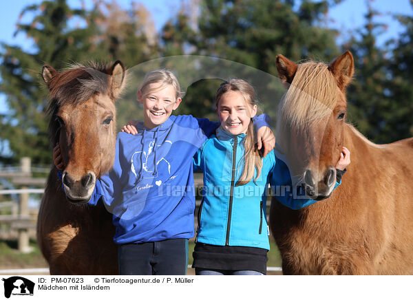 Mdchen mit Islndern / girls with Icelandic horses / PM-07623