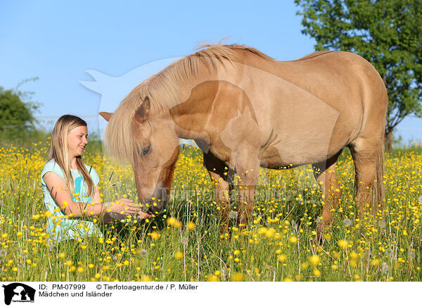 M�dchen und Isl�nder / woman and Icelandic horse / PM-07999