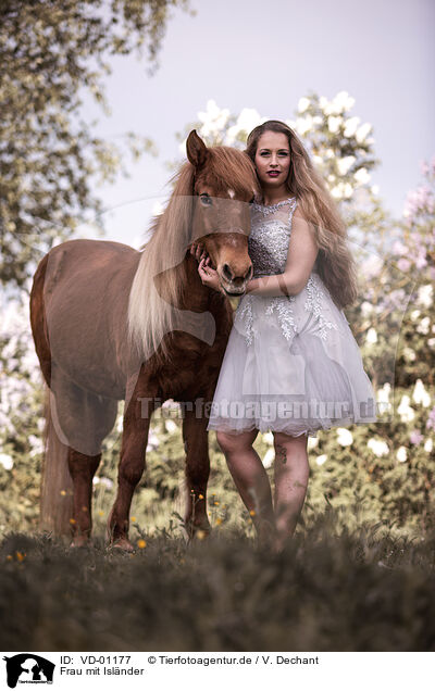 Frau mit Islnder / woman with Icelandic horse / VD-01177