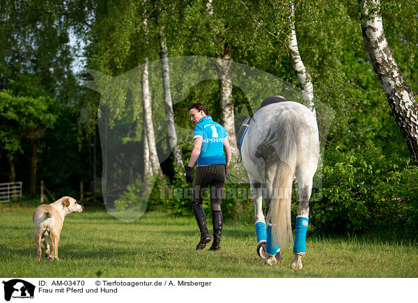 Frau mit Pferd und Hund / AM-03470