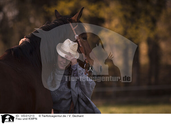 Frau und KWPN / woman and Dutch Warmblood / VD-01213