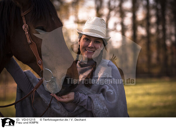 Frau und KWPN / woman and Dutch Warmblood / VD-01215