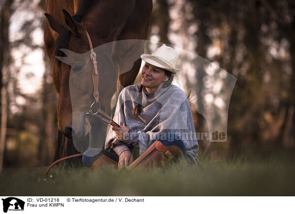 Frau und KWPN / woman and Dutch Warmblood / VD-01218
