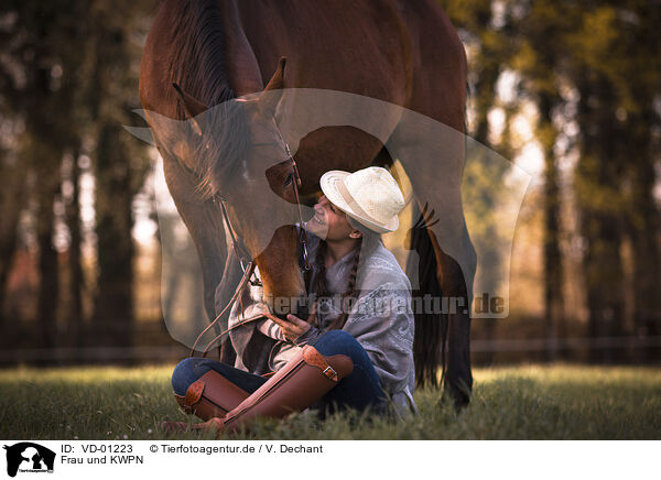 Frau und KWPN / woman and Dutch Warmblood / VD-01223