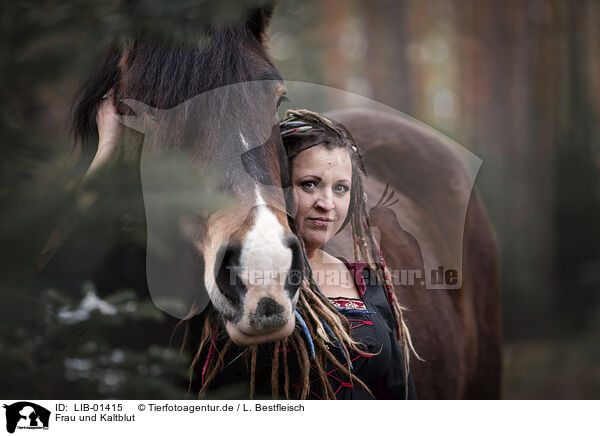 Frau und Kaltblut / woman and coldblood / LIB-01415