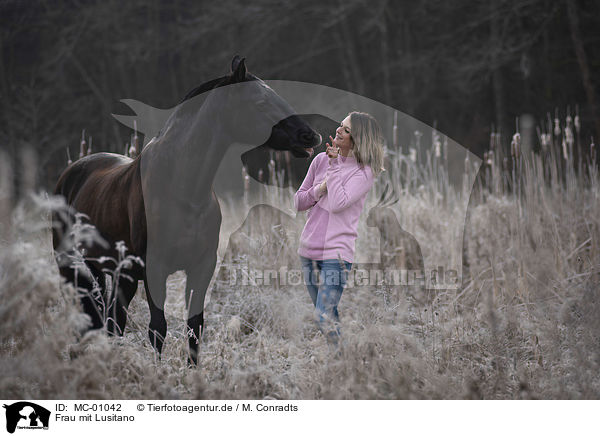 Frau mit Lusitano / MC-01042