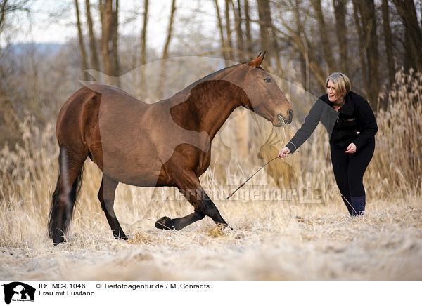 Frau mit Lusitano / MC-01046