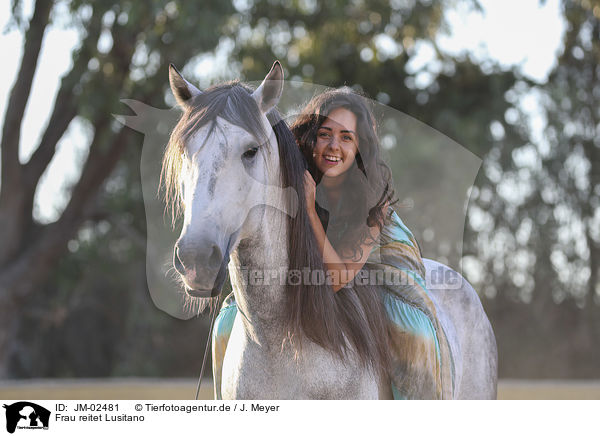 Frau reitet Lusitano / woman rides Lusitano / JM-02481