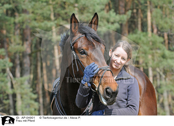 Frau mit Pferd / AP-04901