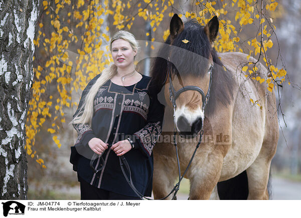 Frau mit Mecklenburger Kaltblut / Woman with Mecklenburg cold blood / JM-04774