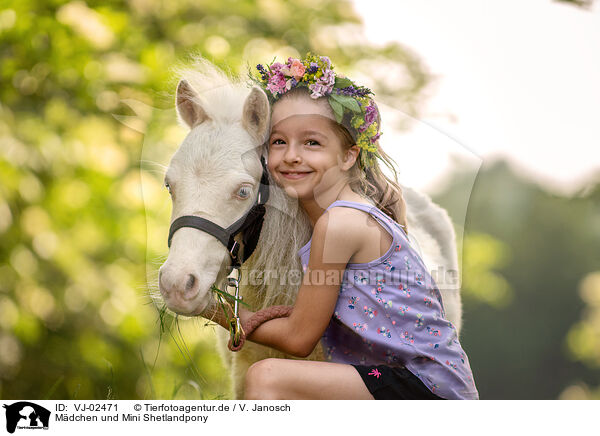 M�dchen und Mini Shetlandpony / girl and Mini Shetland Pony / VJ-02471