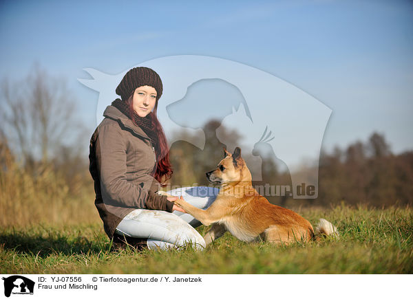 Frau und Mischling / YJ-07556