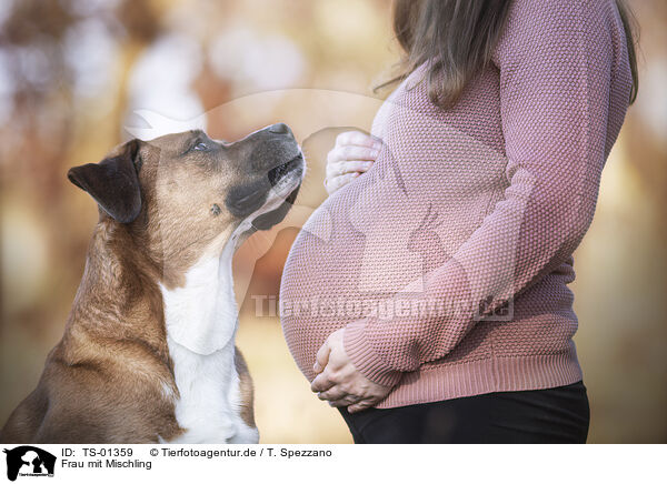Frau mit Mischling / woman with Mongrel / TS-01359