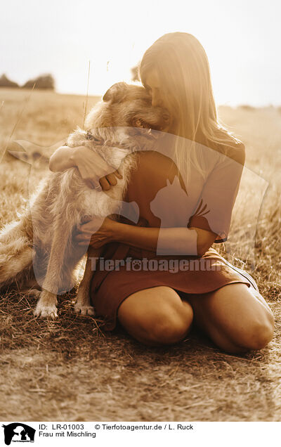 Frau mit Mischling / woman with mongrel / LR-01003